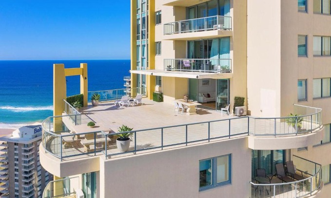 Surfers Paradise Apartment | Resort style 3br unit w/huge entertainers balcony
