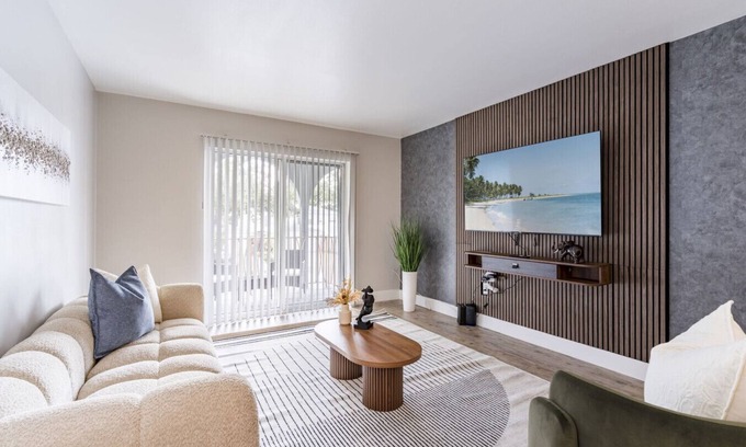 Beach Park Apartment | Resort-Style Amenities | Modern 2BR South Tampa