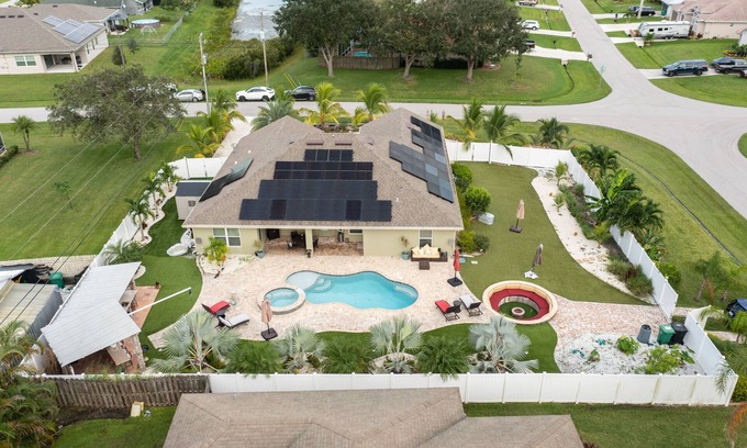 Port Saint Lucie House | Resort Style Home 5 min. from shopping and restaurants, 10 min. to local beaches