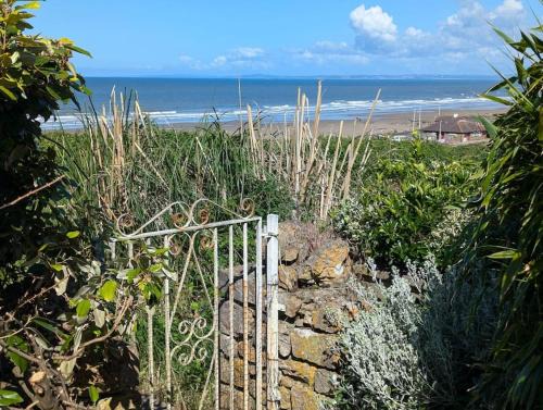 Porthcawl Apartment | Rest Bay Beach Stay