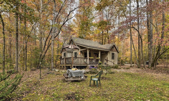 Cleveland Cabin | Restful Creekside Retreat by Table Rock State Park