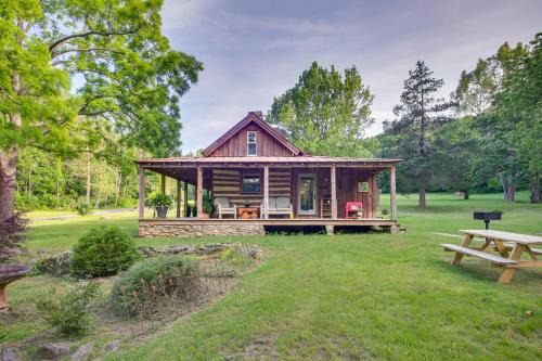 Peaks House | Restored Buchanan Log Cabin on 9-Mile Creek!