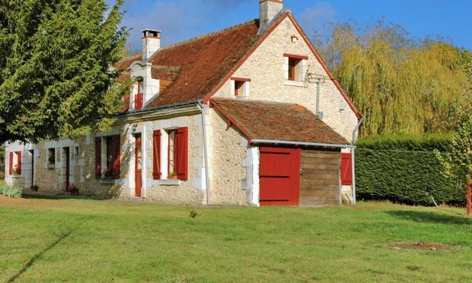 Genille Cottage | Restored farmhouse with fireplace in Touraine