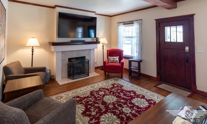 Wallace House | Restored Wallace Home! Perfect multifamily retreat!