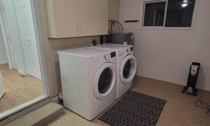 Regional District of Nanaimo House | Retreat at the Falls: Fire Pit, King Bed