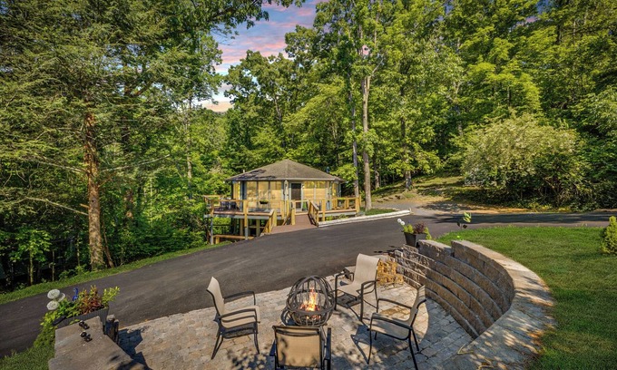 Bristol Ski Chalet | Retreat in Bristol TN close to Bristol Motor Speedway and South Holston Lake