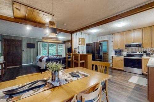 Foscoe House | Retreat in the Trees