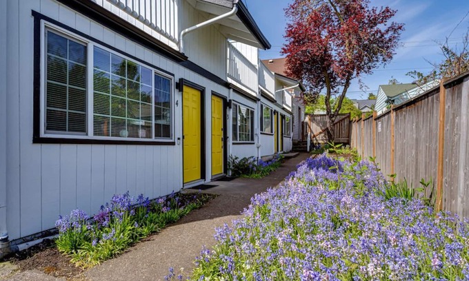 Friendly Apartment | Retreat near UO, Autzen, Amazon Park | 2 Studio - 2 Bath