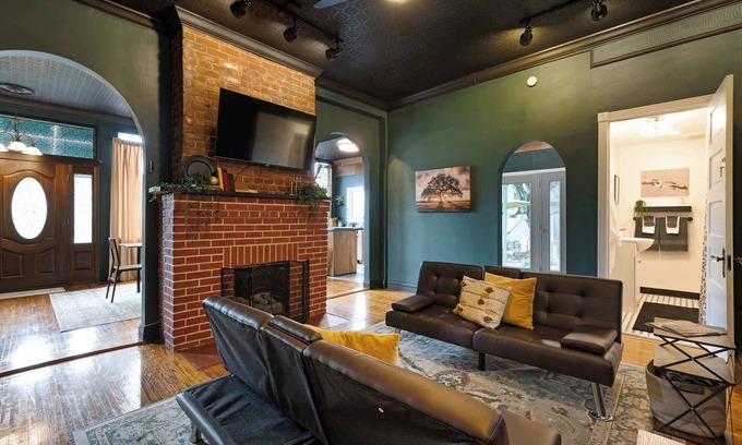 Deer Park Apartment | Retreat on Bardstown Rd. | Yard | Walk to Shops