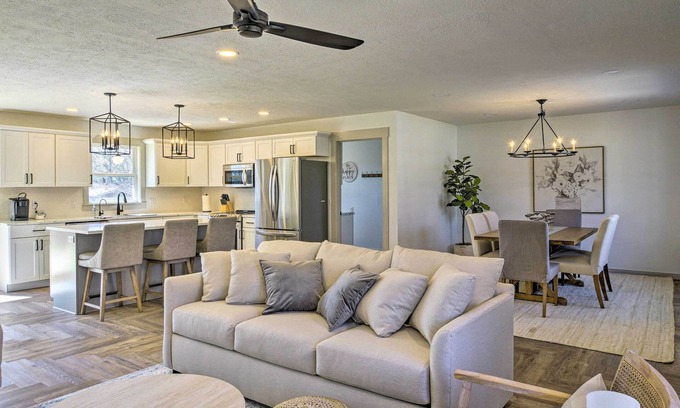 Turners House | Retreat w/Deck ~ 9 Mi to Downtown Springfield