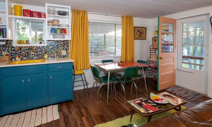 Kimberling City Cabin | Retro Cabin on Table Rock Lake