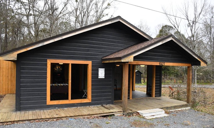 Chatham House | Retro Camper. A cozy stay in the country near Caney and Chatham Lakes