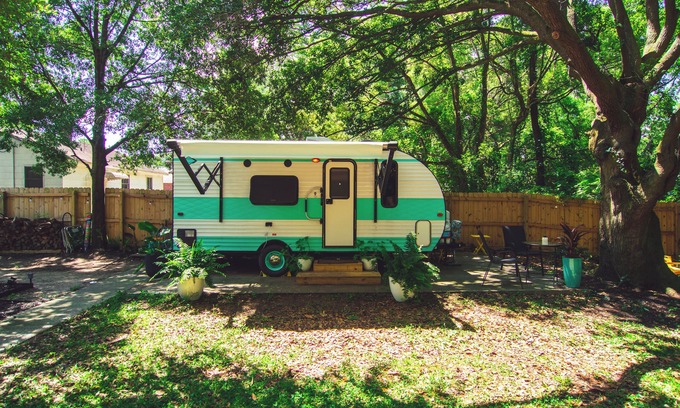 North Charleston House | Retro themed camper 15 minutes from downtown, 25 minutes from beaches.
