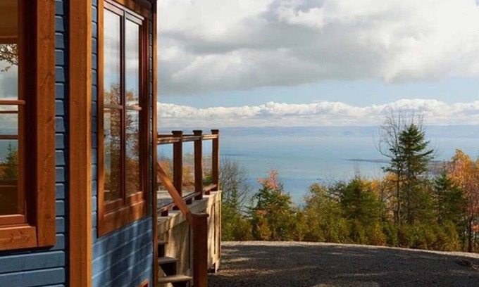 Les Eboulements House | Rezervë Blue Cottage at Domaine Charlevoix