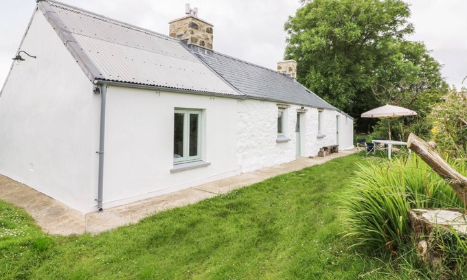 Goodwick Cottage | RHOS Y CLEGYRN, pet friendly, character holiday cottage in Goodwick