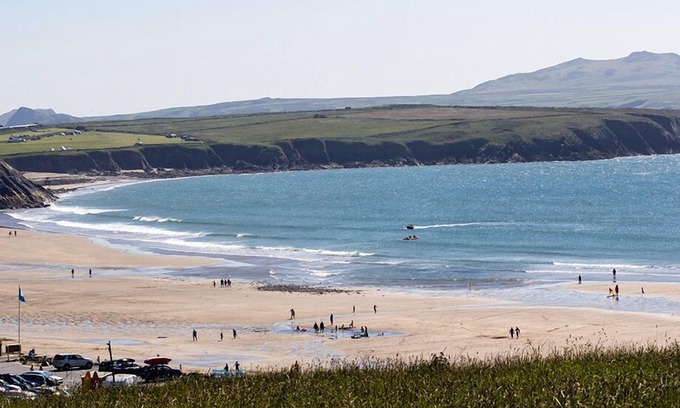 St Brides Cottage | Rhosson Farmhouse, Holiday Cottage St Justinians, nr St Davids, Sleeps 8, 4 bedrooms, bathrooms