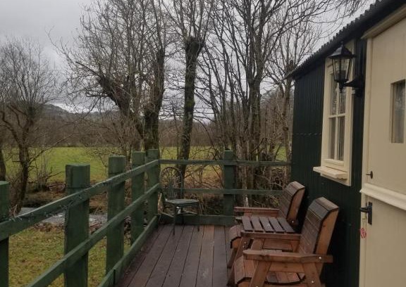 Frongoch Ski Chalet | Rhydydefaid Cwt Clyd - Cosy Hut