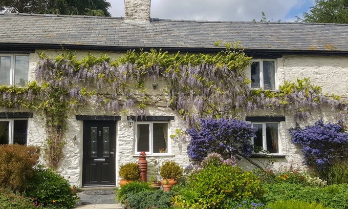 Oswestry Cottage | RHYDYGALED, pet friendly, with pool in Llanrhaeadr-Ym-Mochnant