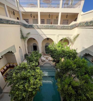 Bab Taghzout House | Riad Emberiza Sahari