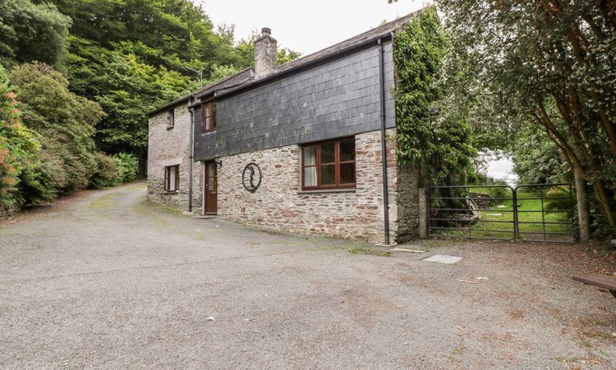 Lostwithiel Cottage | RIBBY BARN, family friendly, character holiday cottage in Lerryn