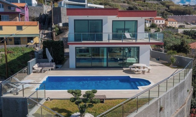 Ribeira Brava Villa | Rich Villa