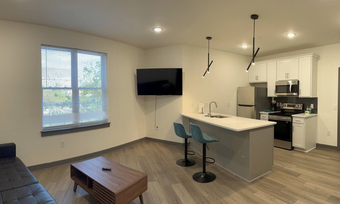 Church Hill Apartment | Richmond Church Hill North Deluxe Apt 208