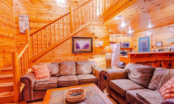 Broken Bow Cabin | Ridgeview Retreat Seclude Cabin Includes Wifi, Cable, and Charcoal Grill by Redawning