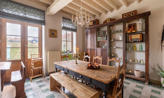 Velm House | Riding School Farm Stay