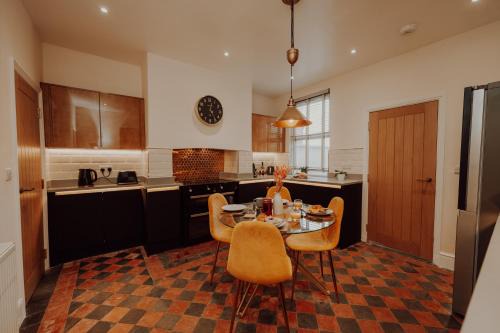 Doncaster Apartment | Rigg House - Ideal for Contractors 2 bed 2 bathrooms sleeps 6 free parking