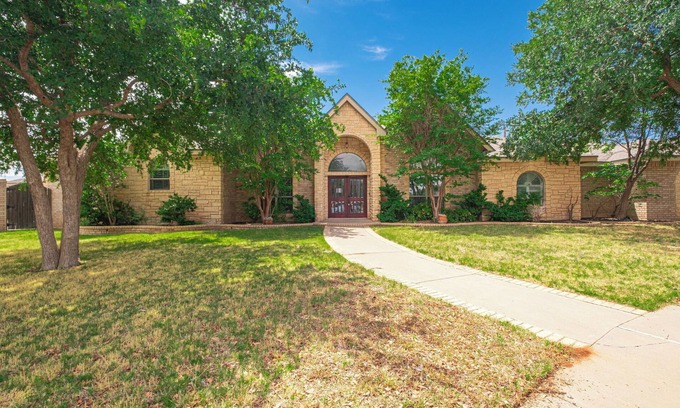 Midland House | Right at Home-Midland Sprawling Ranch House with Pool Cabana and Playground