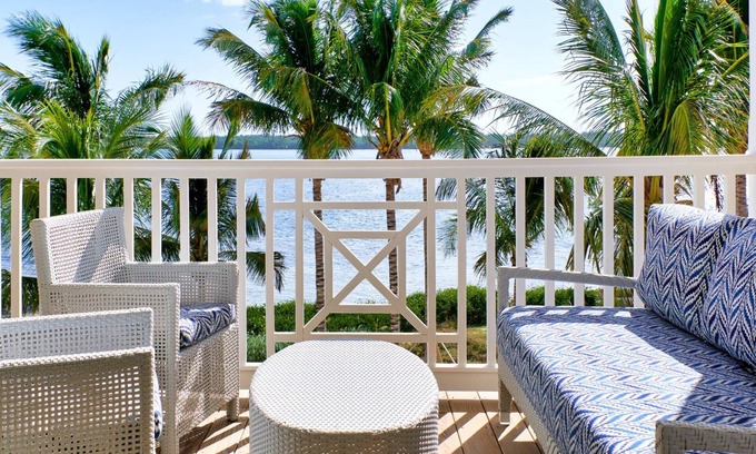 Marathon Hotel | Right in the Middle of Florida Keys | Relaxing Private Beach & Outdoor Pools