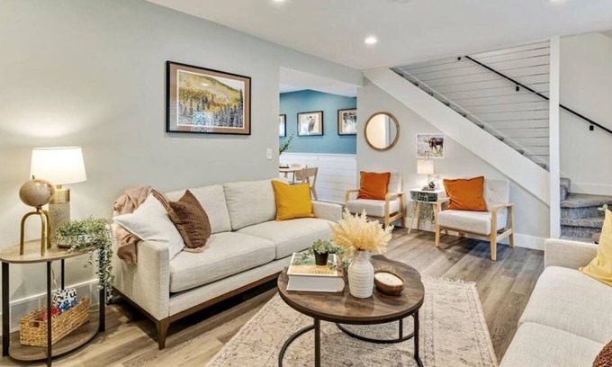 Holladay House | Right off i215|Pets Allowed|Close to Ski Resorts