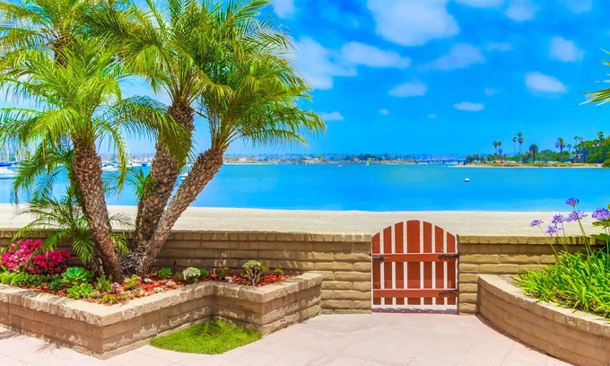 Central Mission Beach Condo | Right On The Beach! Exquisitely Remodeled 2BR/2BA . Perfect For Families.