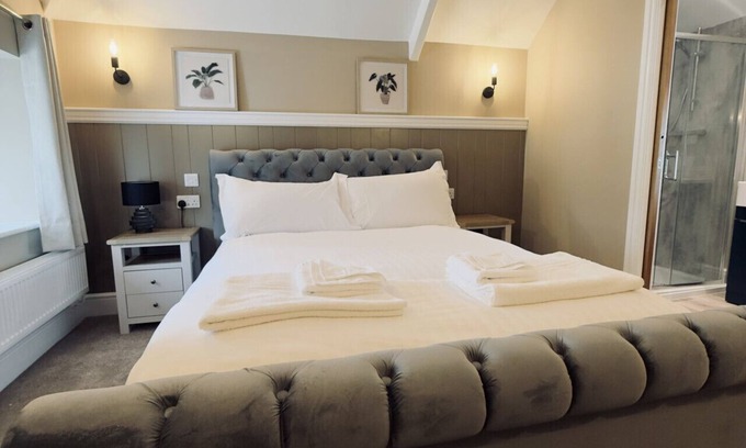 Fivelanes Apartment | Rising Sun Inn - Bronn Ewhella