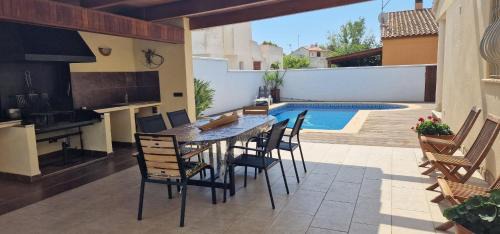Riumar House | Riumar "Conchita", 200m to beach, private pool, On-Site-Service, dog beach