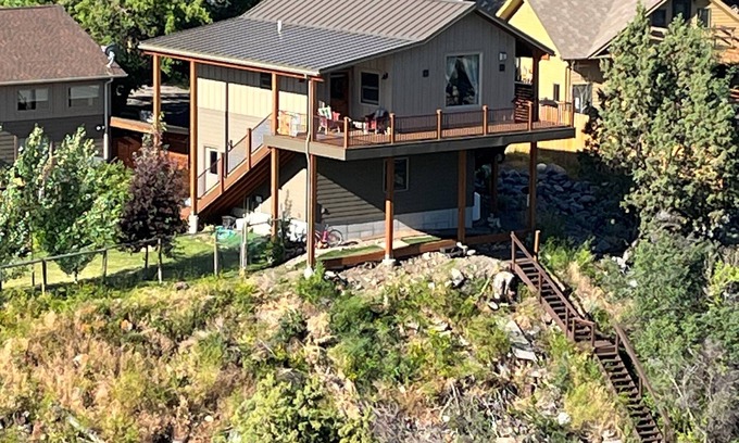 Gardiner Apartment | Rive Gauche -Waterfront Studio Apartment in Gardiner Just Outside Yellowstone