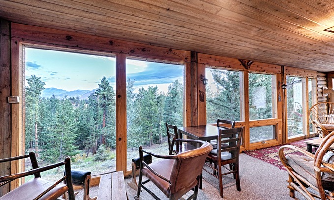 Estes Park Cabin | Rivendell Log Cabin - walk into RMNP! Continental Divide Views! Large Hot Tub!