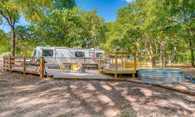 New Braunfels House | River Access, 20% Off, Glamping, Couple, Nature