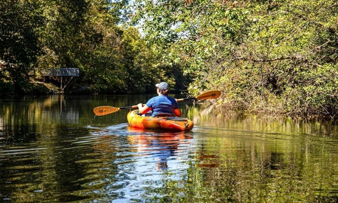 Menlo House | River Cabin | Fire Pit, Kayaks, Games, Dog Park