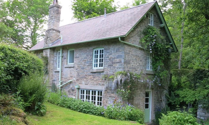 Kington Cottage | River cottage, 15 miles to Hay on Wye, Views to River,
