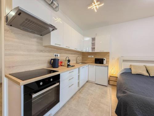 Vizafogo Apartment | River Danube flat w balcony and FREE guarded parking