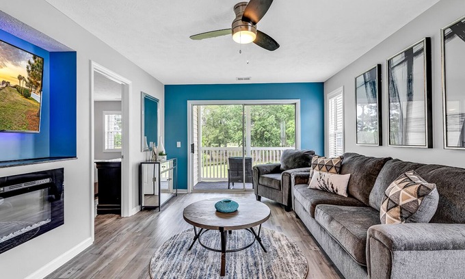 Carolina Forest Apartment | River Oaks Stylish Condo w/Golf Course View, Pool & Tennis
