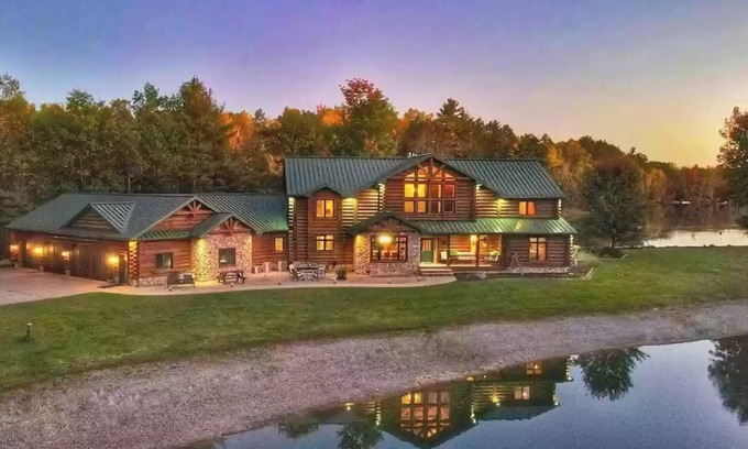 Ingalls House | River Ridge Lodge: Luxury Lodge on the Menominee River