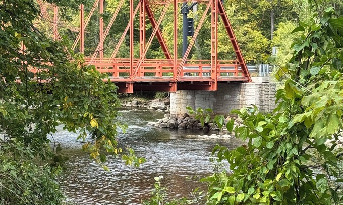 Ann Arbor House | River Rock Guest House, minutes to Ann Arbor, on the Huron River & B2B Trail
