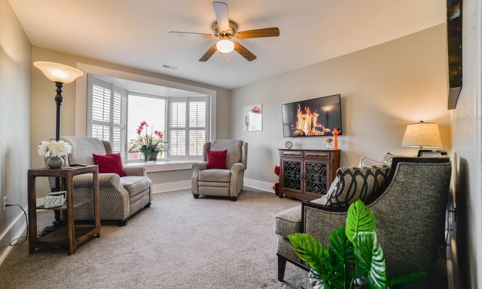 Cape Girardeau Apartment | River's Dawn - Modernized Historic Home - River Views - King Bed - Fast Wifi