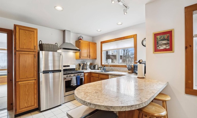Stowe Area Condo | River's Edge 308: 1 br, fireplace, a/c, walkable to Village, free ski shuttle!