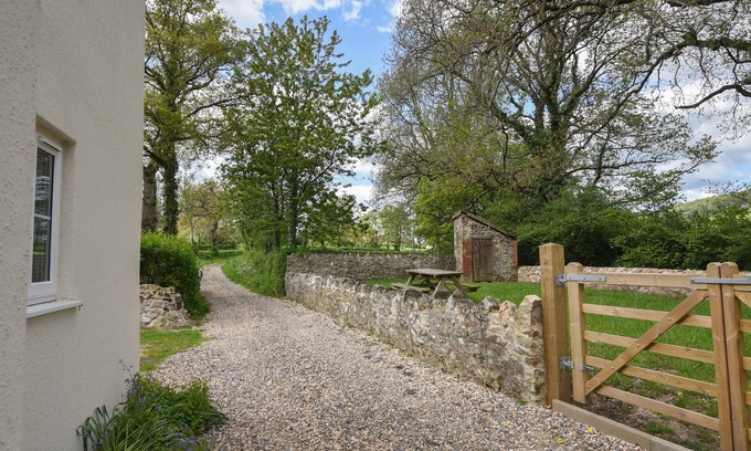 Axminster Cottage | Riverbank