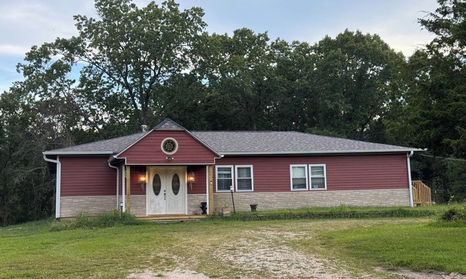 Leasburg House | Riverbend Getaway 134-Luxury & Comfort sleep 20+ nearby-swim, float, hike, relax