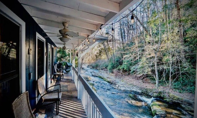 Bat Cave Cabin | RiverCottage minutes from Chimney Rock & Lake Lure - Hendersonville & Asheville