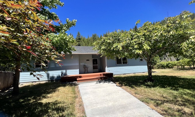 Gasquet House | Riverfront 3 bed/2 bath home, relaxing and peaceful, new furnishings and paint